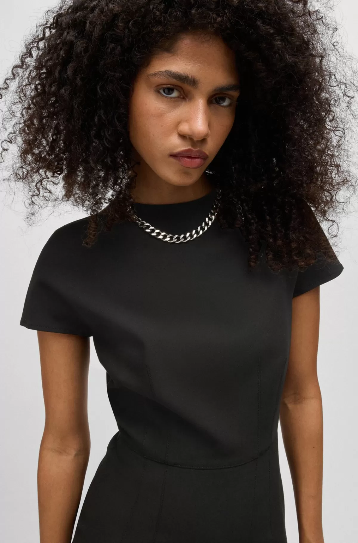 HUGO BOSS Bodycon-kjole Med Korte ærmer Og Synlig Lynlås I Ryggen Sort Hot