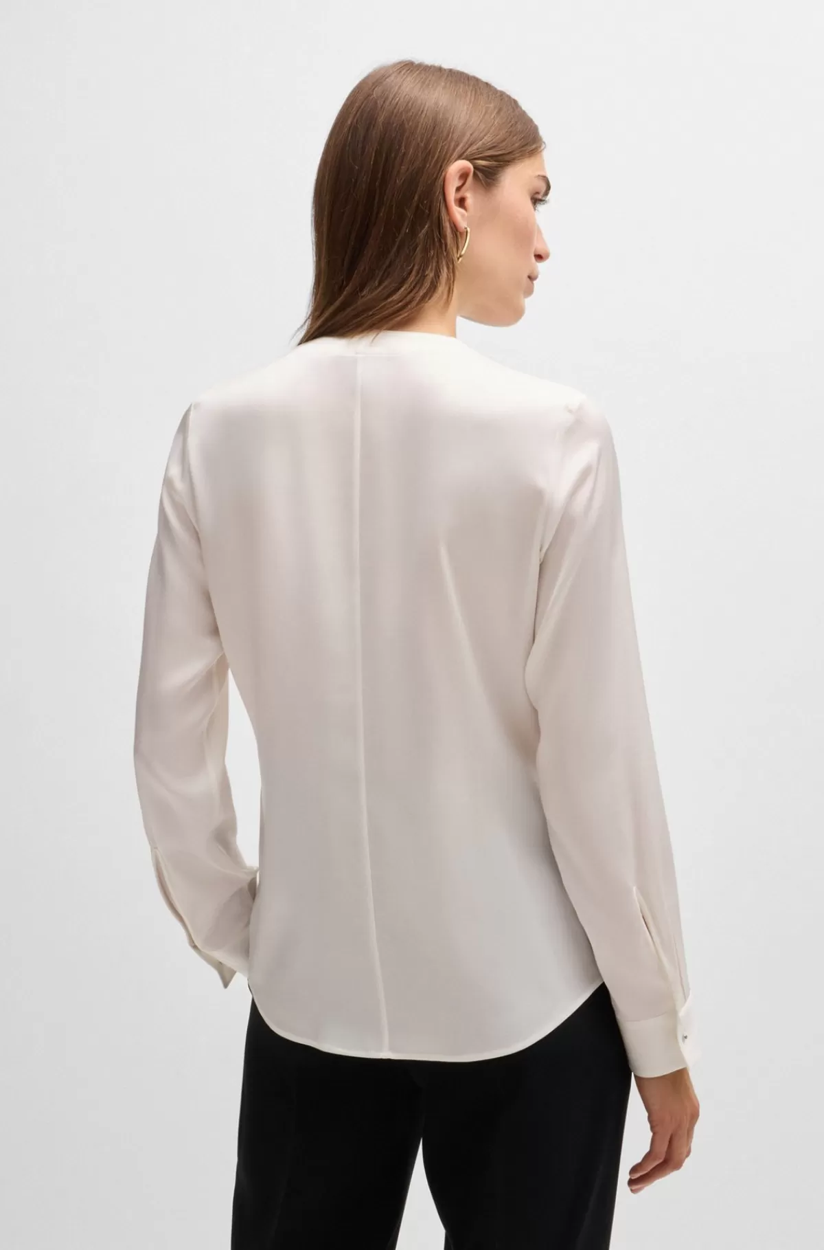 HUGO BOSS Dameskjorte Med Rynket Hals I Silke Crepe De Chine Med Stræk Hvid Shop
