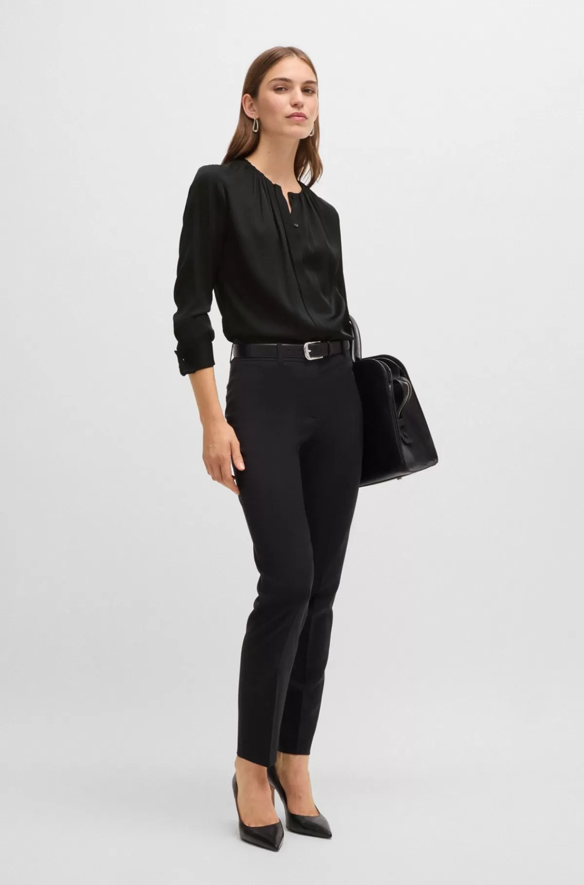 HUGO BOSS Dameskjorte Med Rynket Hals I Silke Crepe De Chine Med Stræk Sort Hot