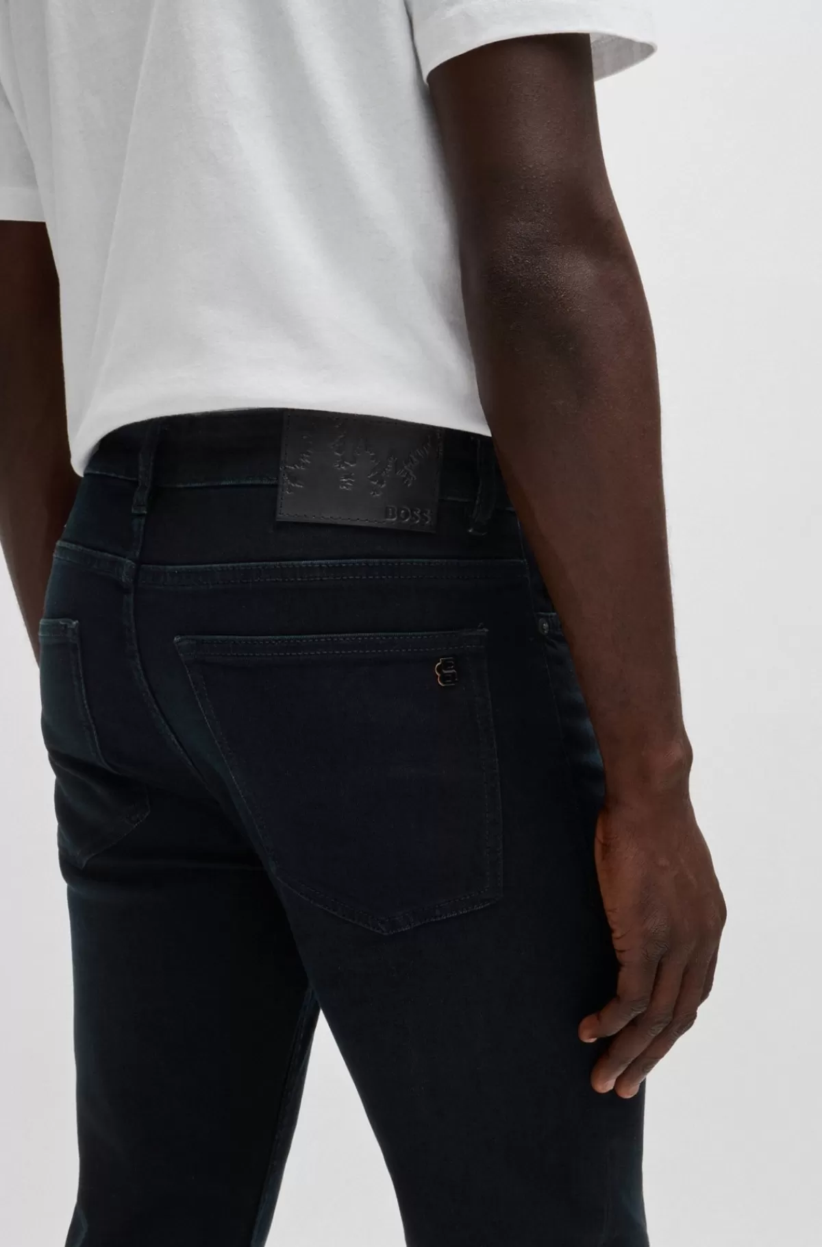 HUGO BOSS Delaware Slim Fit Jeans I Blåsort Denim Med Behageligt Stræk Mørkeblå Outlet