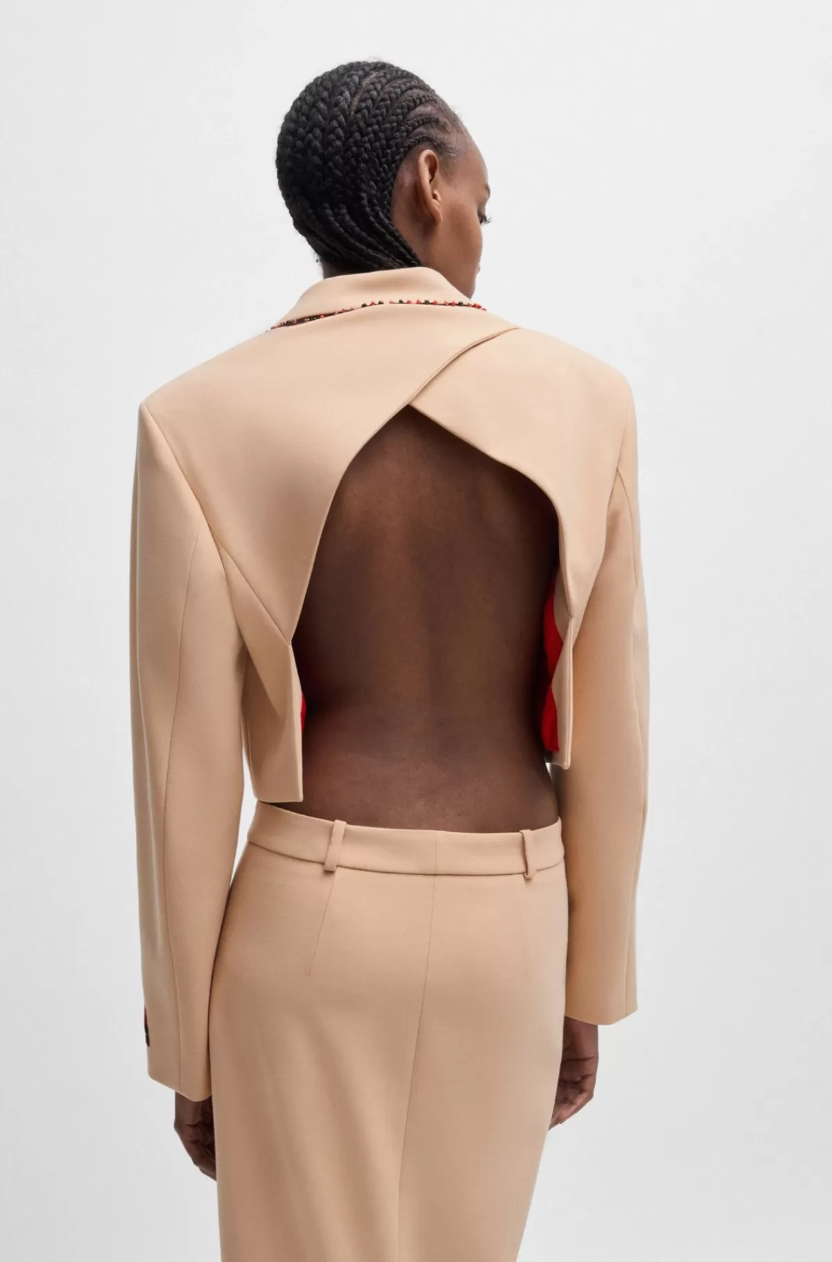 HUGO BOSS HUGO X Les Benjamins Cropped Jakke Med Regular Fit Og Perledetaljer Lys beige Discount