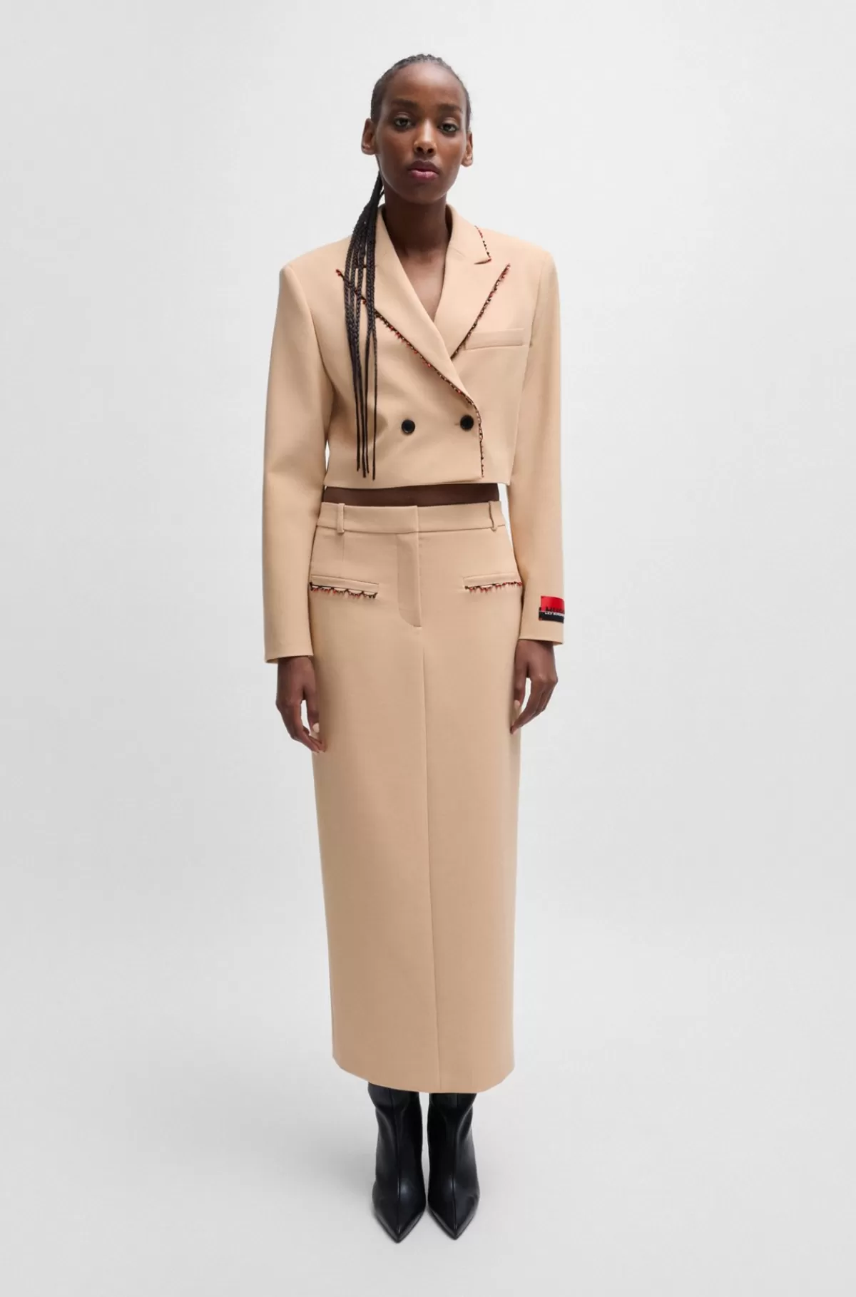 HUGO BOSS HUGO X Les Benjamins Cropped Jakke Med Regular Fit Og Perledetaljer Lys beige Discount