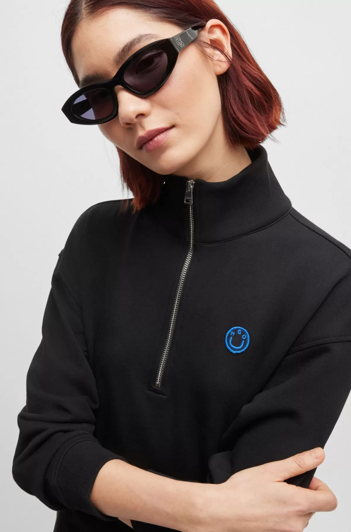 HUGO BOSS Kjole I Bomuldsfrotté Med Lynlås I Halsen Og Logobadge Med Happy HUGO Sort Clearance