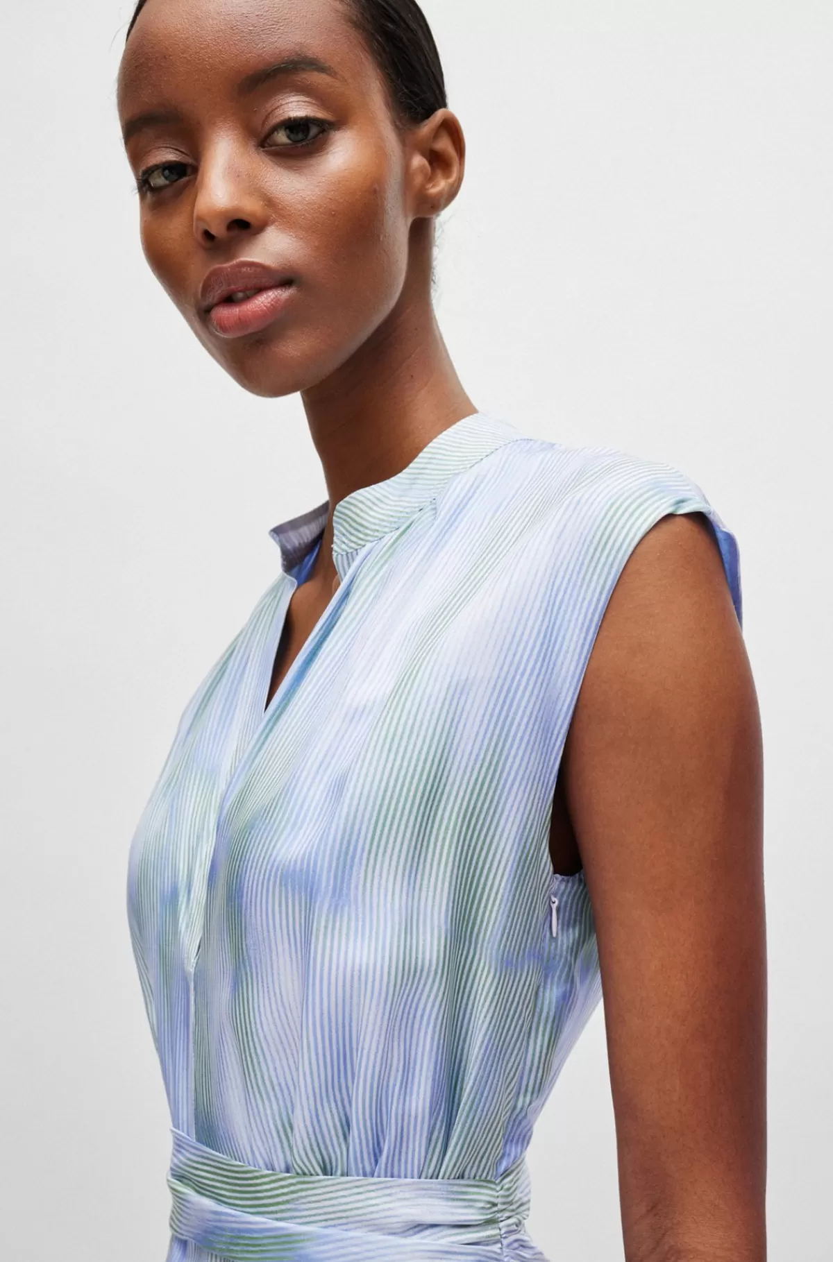 HUGO BOSS Kjole Med Korte ærmer I Silke Med Stribet Print Blå mønstret Fashion
