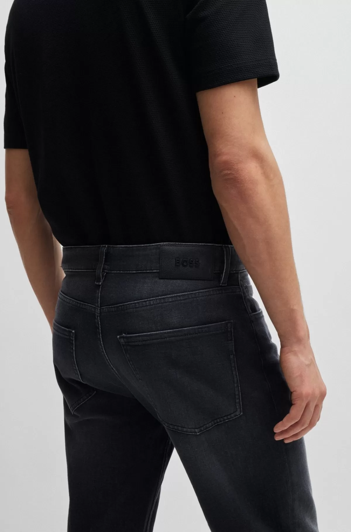 HUGO BOSS Maine Regular Fit Jeans I Ekstra Blød Sort Denim Fra Italien Mørkegrå Outlet