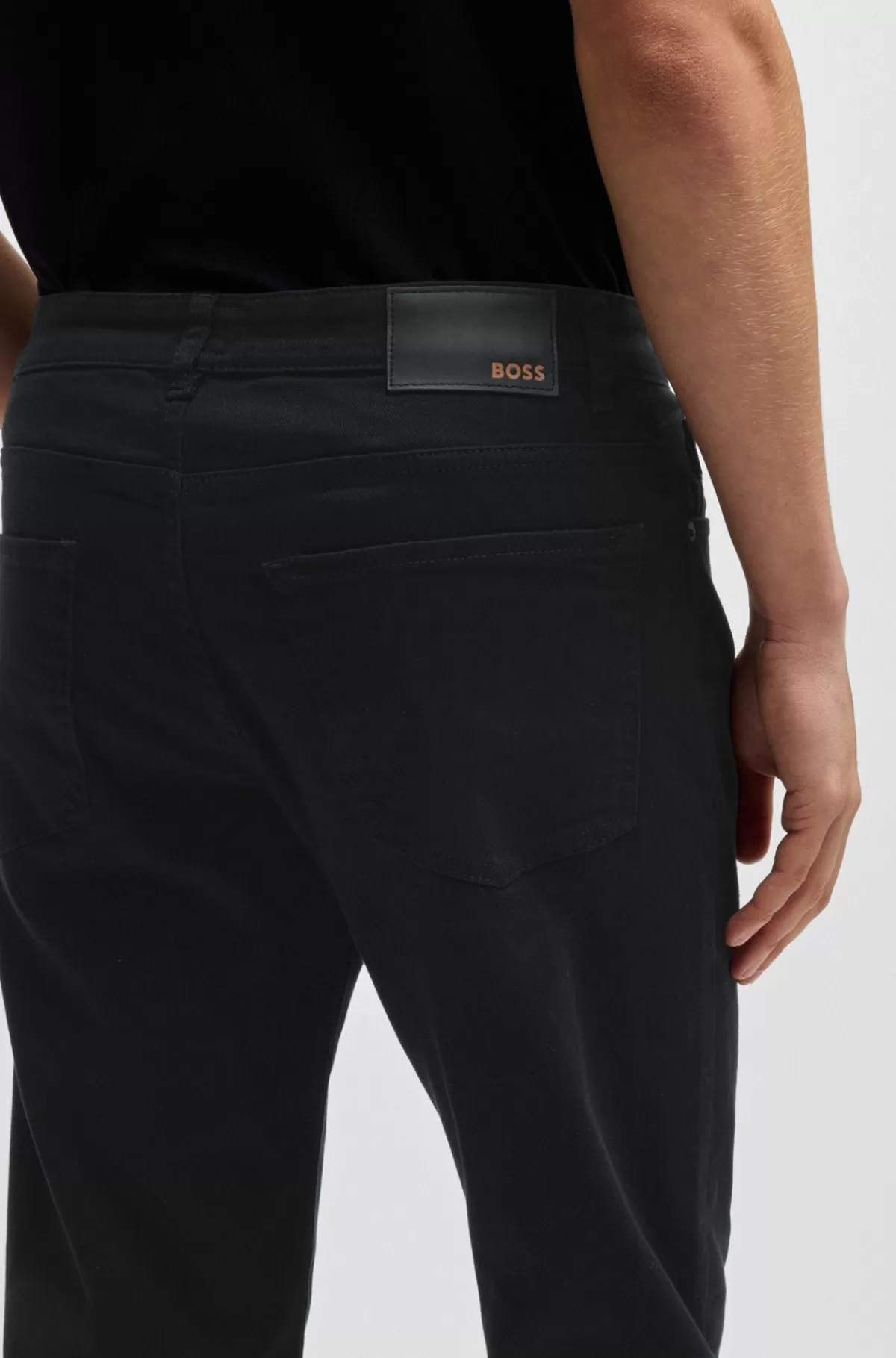HUGO BOSS Maine Regular Fit Jeans I Farveægte Denim Med Behageligt Stræk Sort Sale