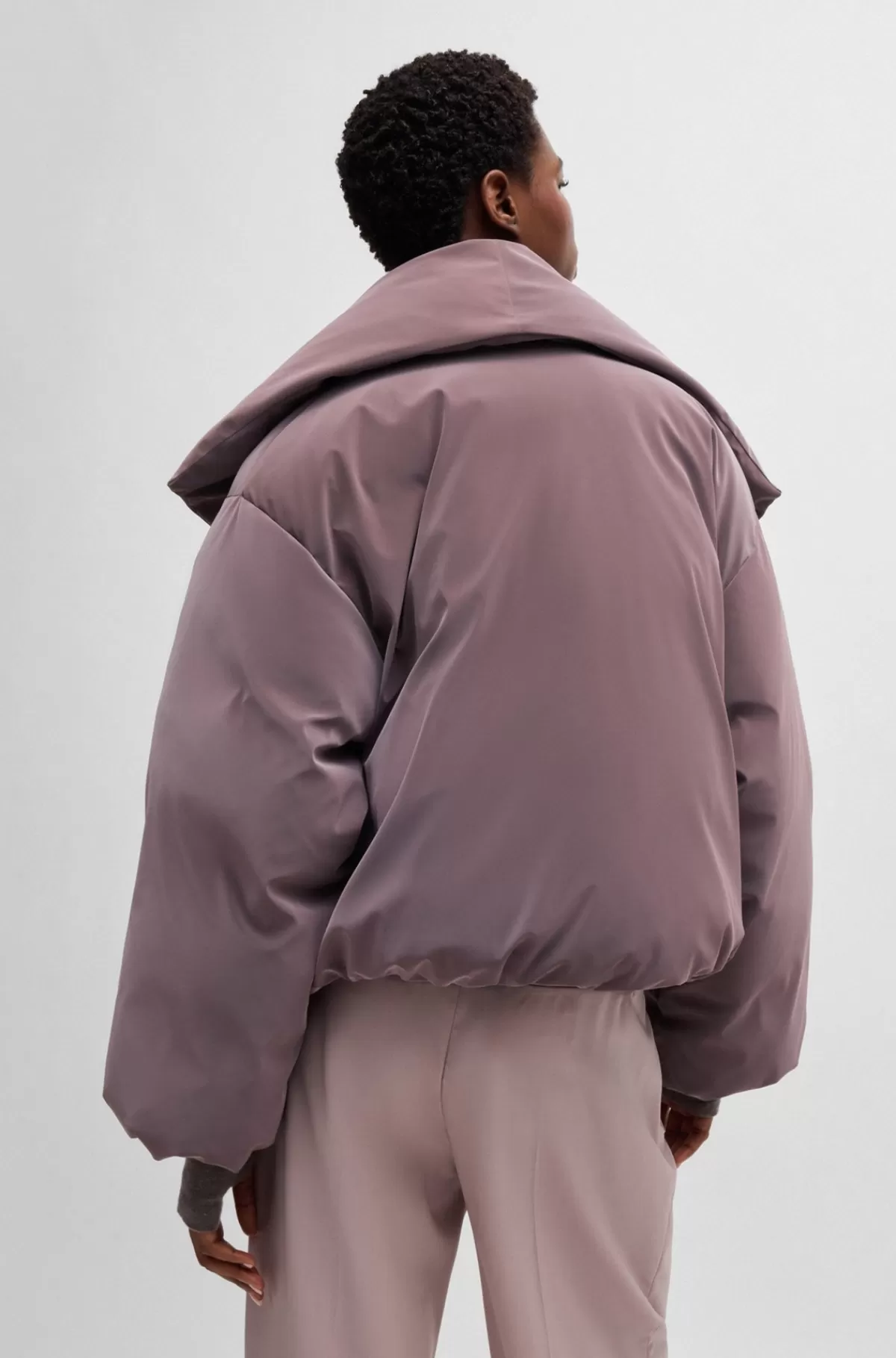 HUGO BOSS NAOMI X BOSS Afkortet Dunjakke I Velourblødt Stof Lilla Store