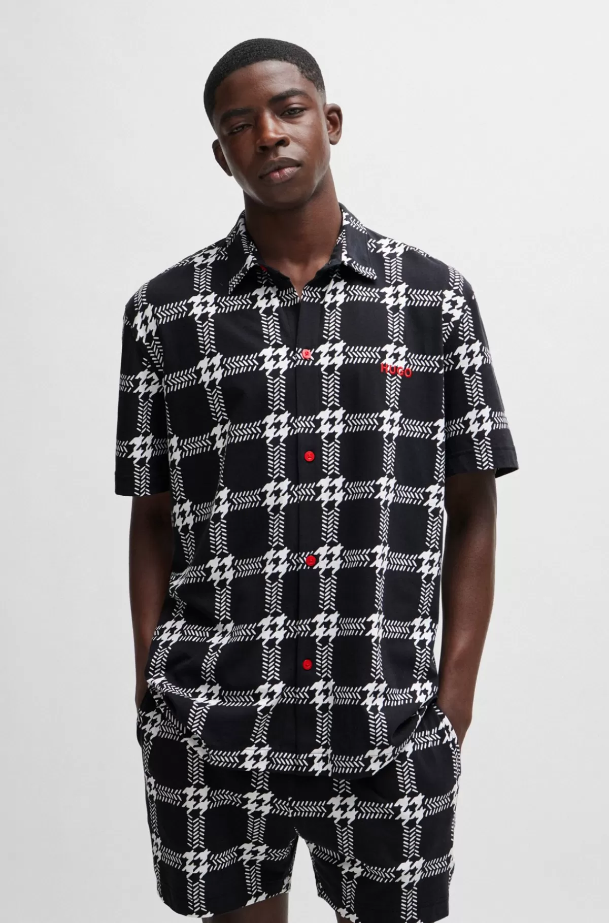 HUGO BOSS Pyjamas Med Korte ærmer Og Ben I Bomuld Med Stræk Og Hanefjedsprint Sort Shop