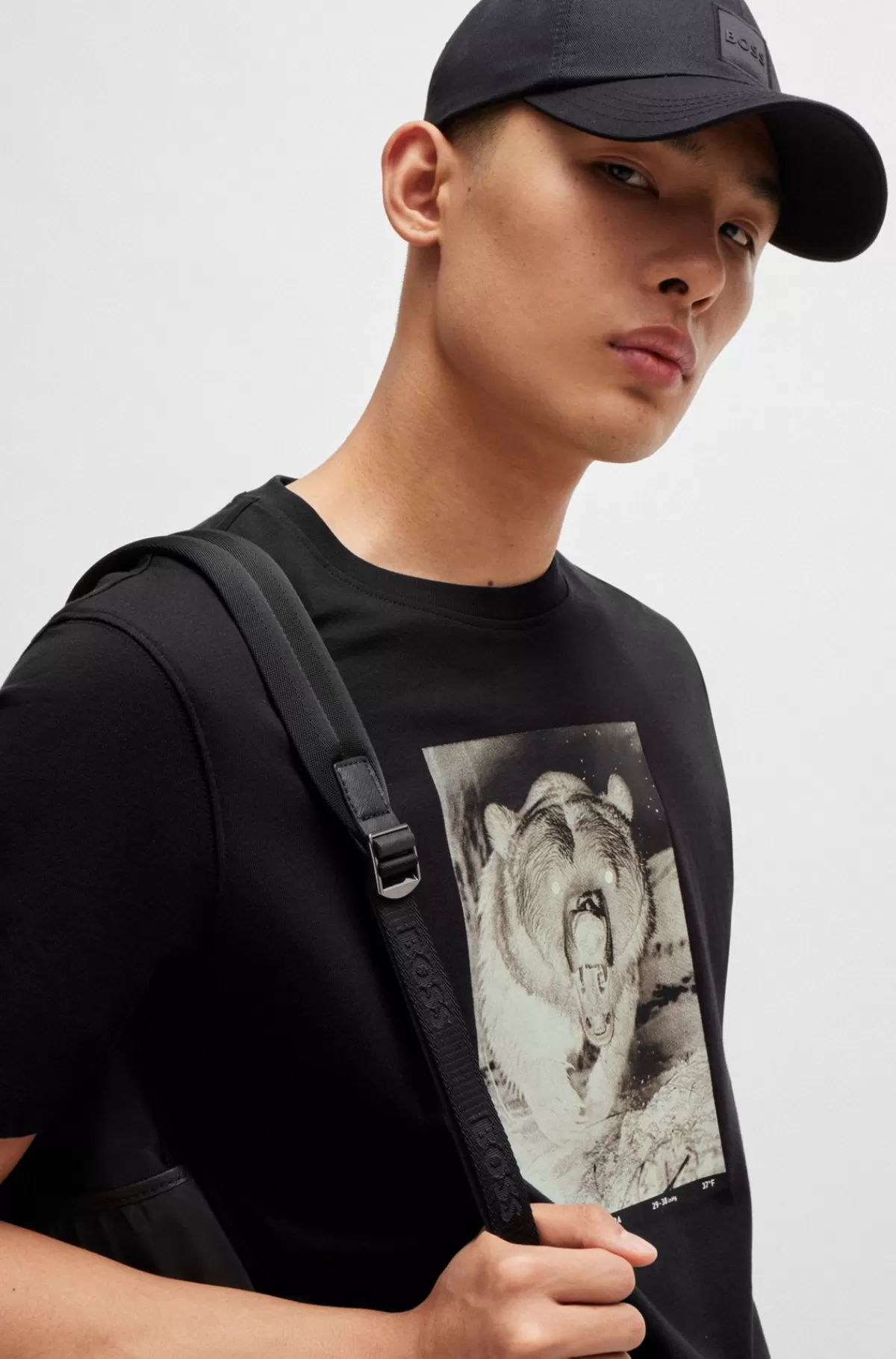 HUGO BOSS Regular Fit T-shirt I Bomuldsjersey Med Sæsonbetonet Tryk Sort Fashion