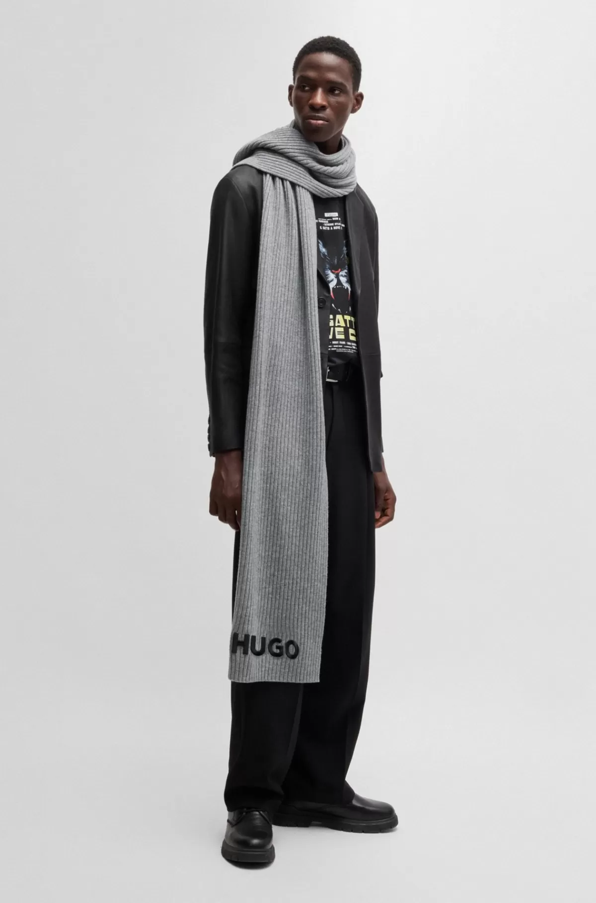 HUGO BOSS Ribstrikket Tørklæde I Ny Uld Med Broderet Logo Grå Best