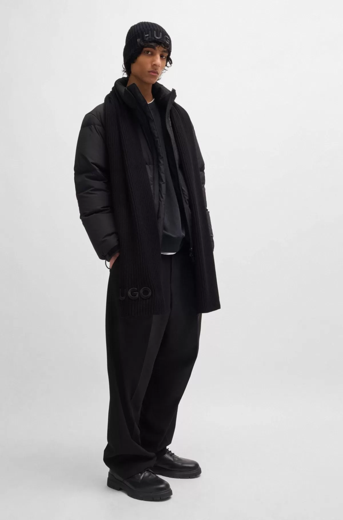 HUGO BOSS Ribstrikket Tørklæde I Ny Uld Med Broderet Logo Sort Hot