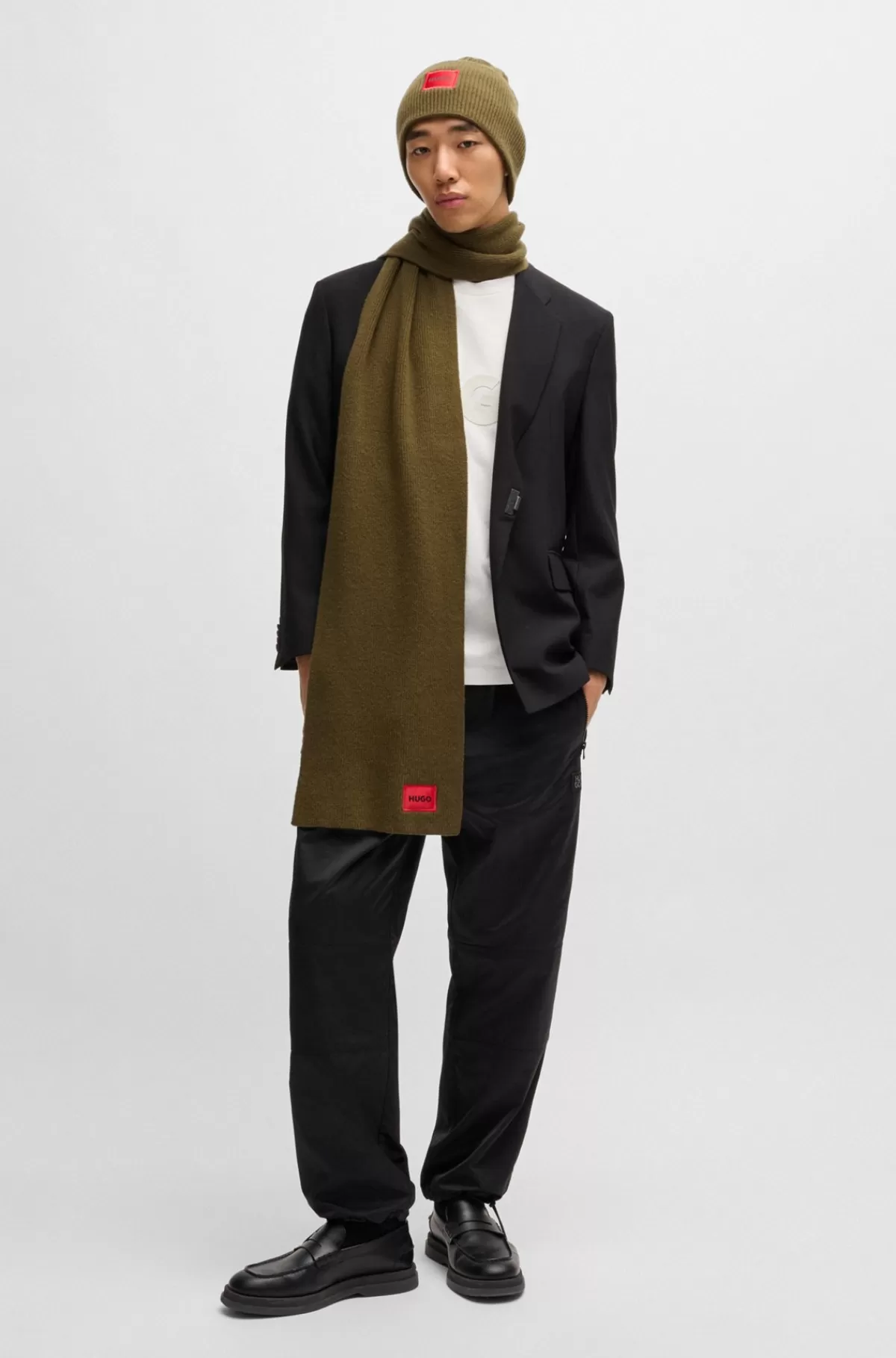 HUGO BOSS Ribstrikket Tørklæde Med Rødt Logomærkat Kaki Flash Sale