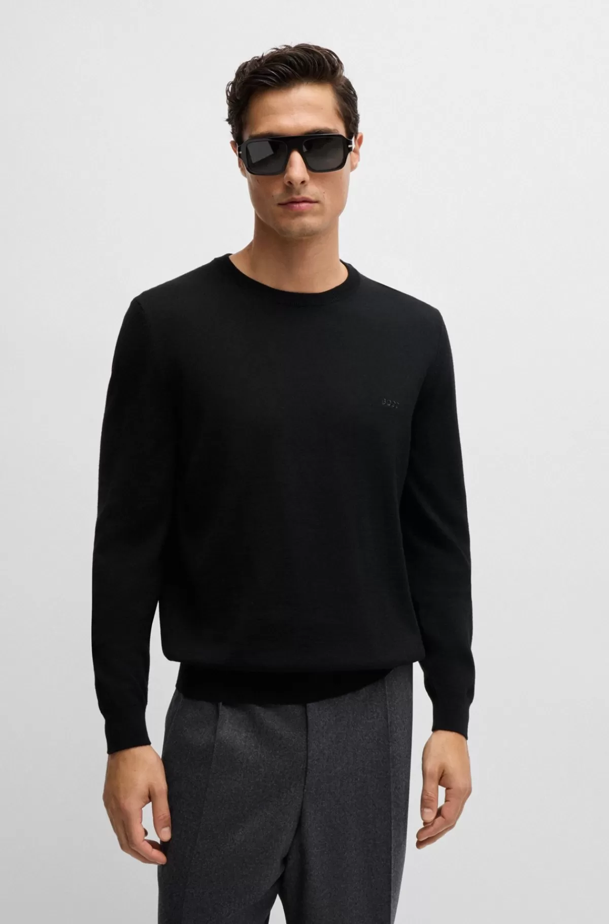 HUGO BOSS Rundhalset Sweater I Ny Uld Med Broderet Logo Sort Outlet