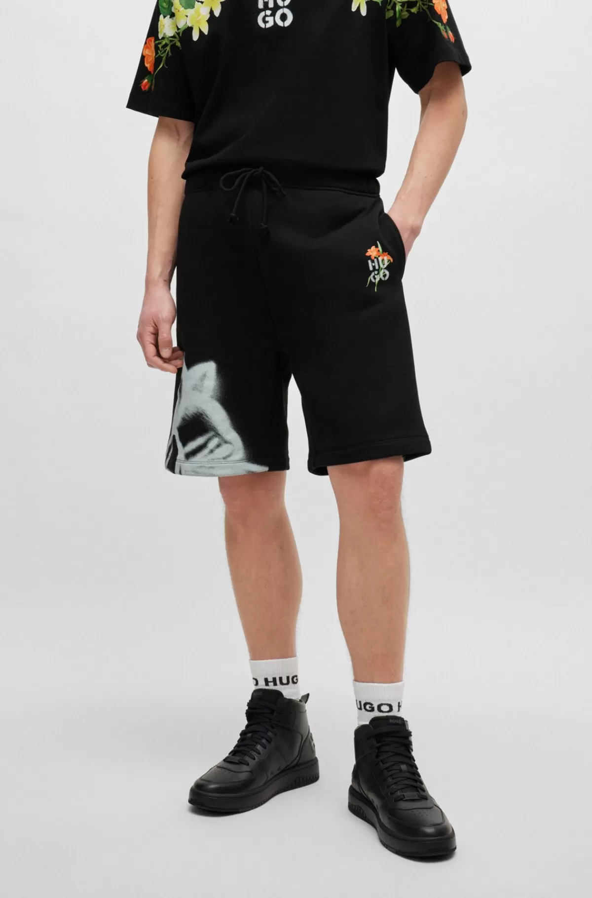 HUGO BOSS Shorts I Bomuldsblanding Med Relaxed Fit Og Blomstermønster Sort Best Sale