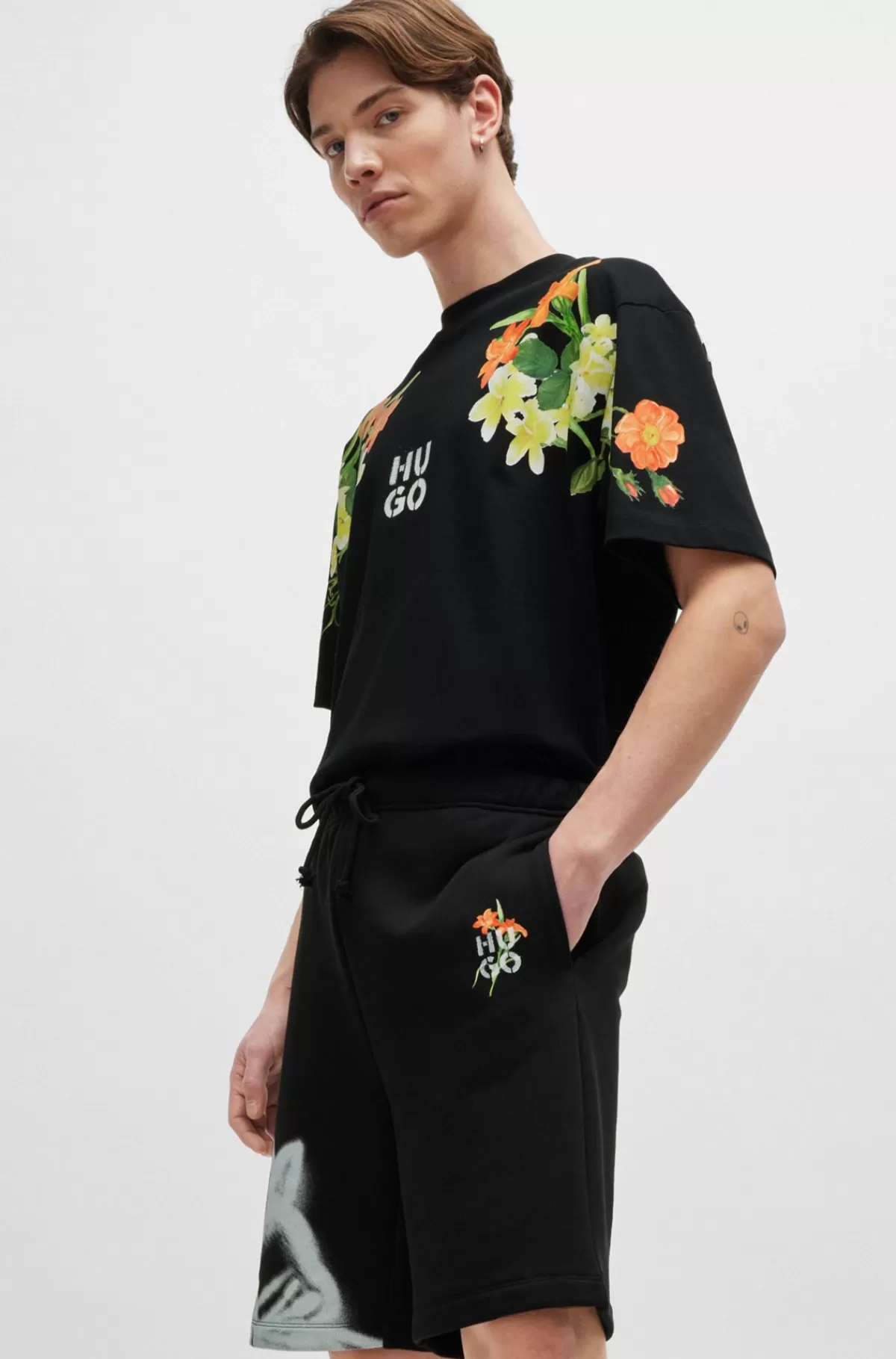 HUGO BOSS Shorts I Bomuldsblanding Med Relaxed Fit Og Blomstermønster Sort Best Sale