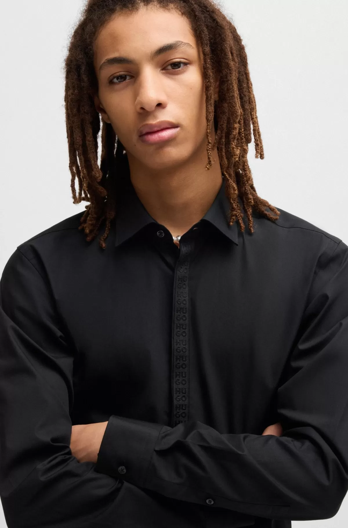 HUGO BOSS Skjorte I Bomuldspoplin Med Slim Fit Og Kontrasterende Stolpelukning Sort Store