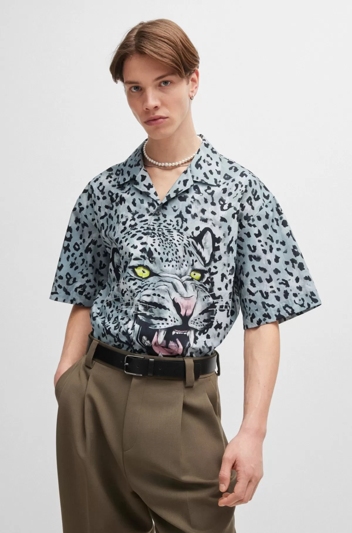 HUGO BOSS Skjorte Med Korte ærmer Og Oversize Fit I Bomuld Med Dyreprint Lysegrå Shop