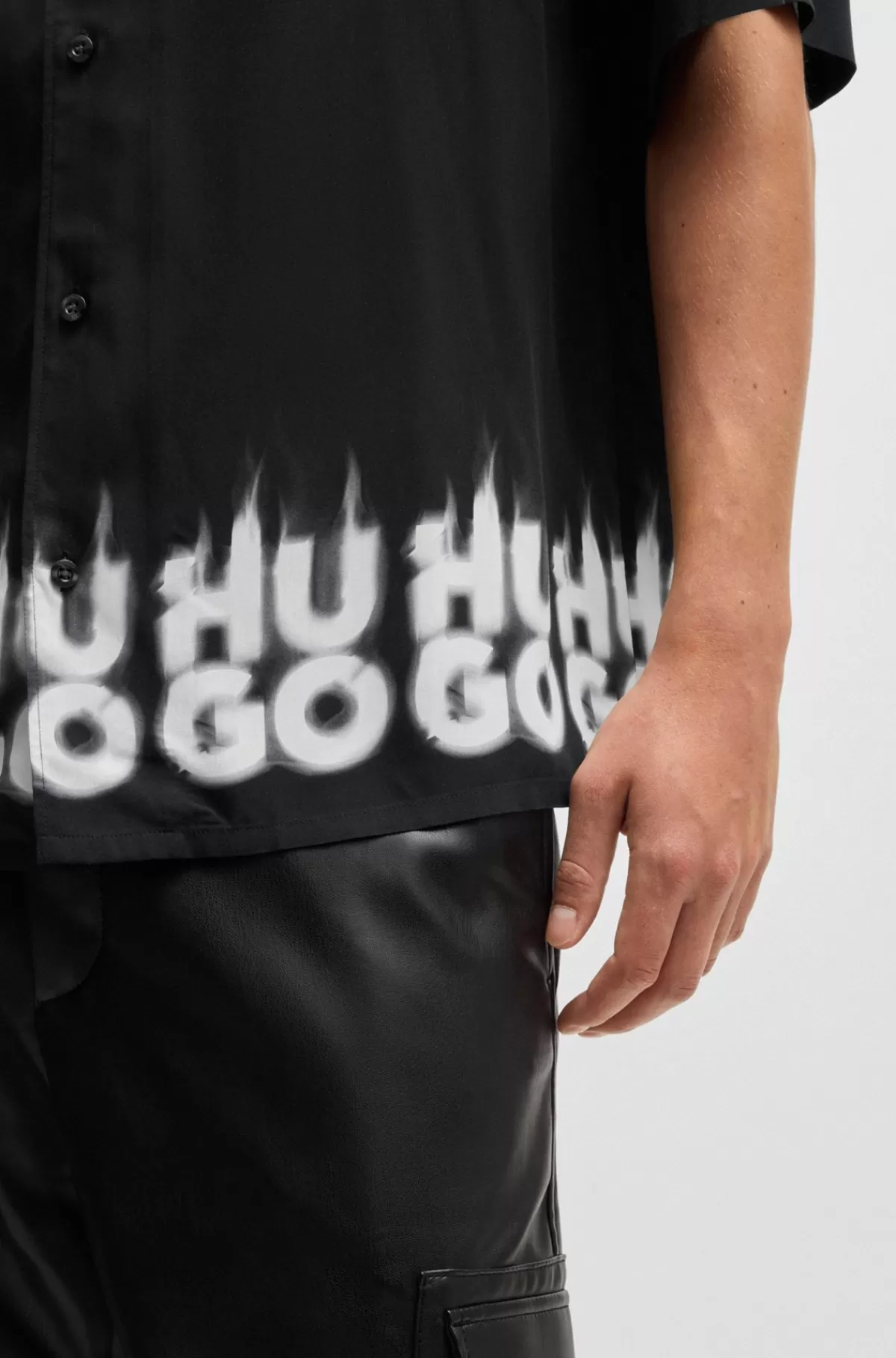 HUGO BOSS Skjorte Med Oversize Fit Og Logoprint Med Røgeffekt I Kanten Sort Cheap