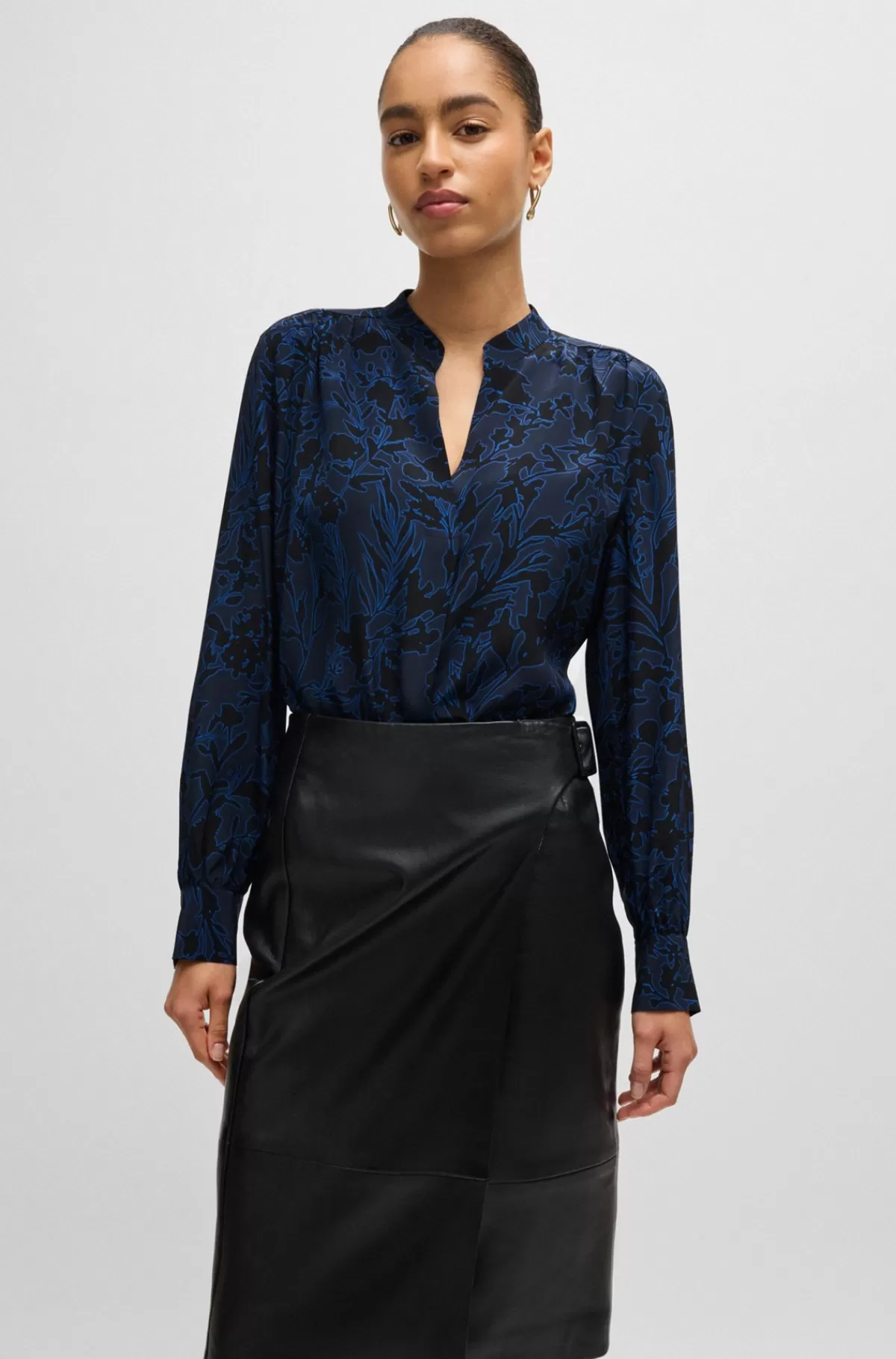 HUGO BOSS Skjorte Med Regular Fit I Silke Med Print Og Rynk I Halsen Blå mønstret Best