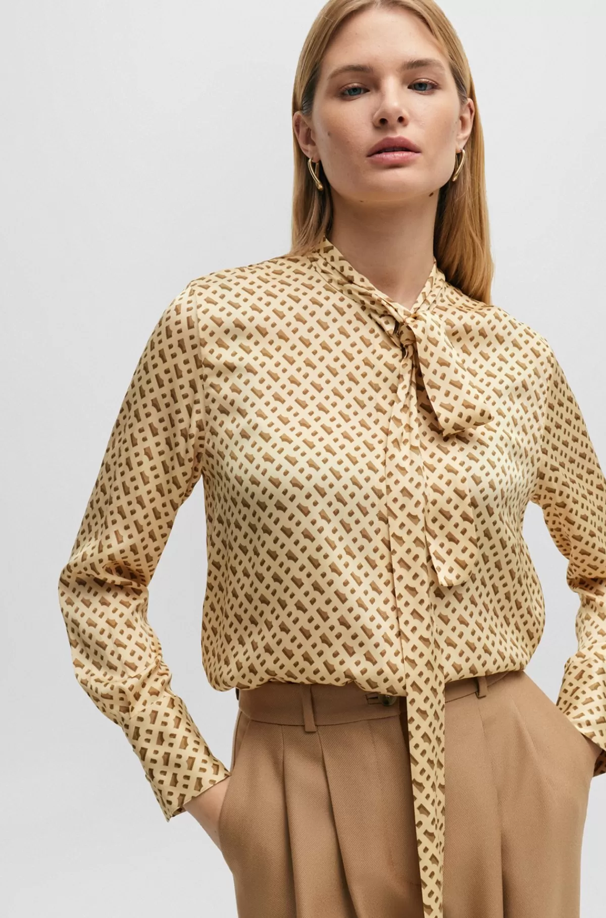 HUGO BOSS Skjorte Med Relaxed Fit I En Silkeblanding Med Monogramprint Beige mønstret Clearance