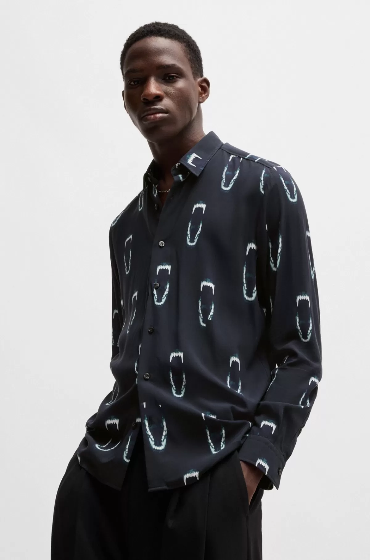HUGO BOSS Skjorte Med Relaxed Fit Og Dyregrafik Sort Outlet