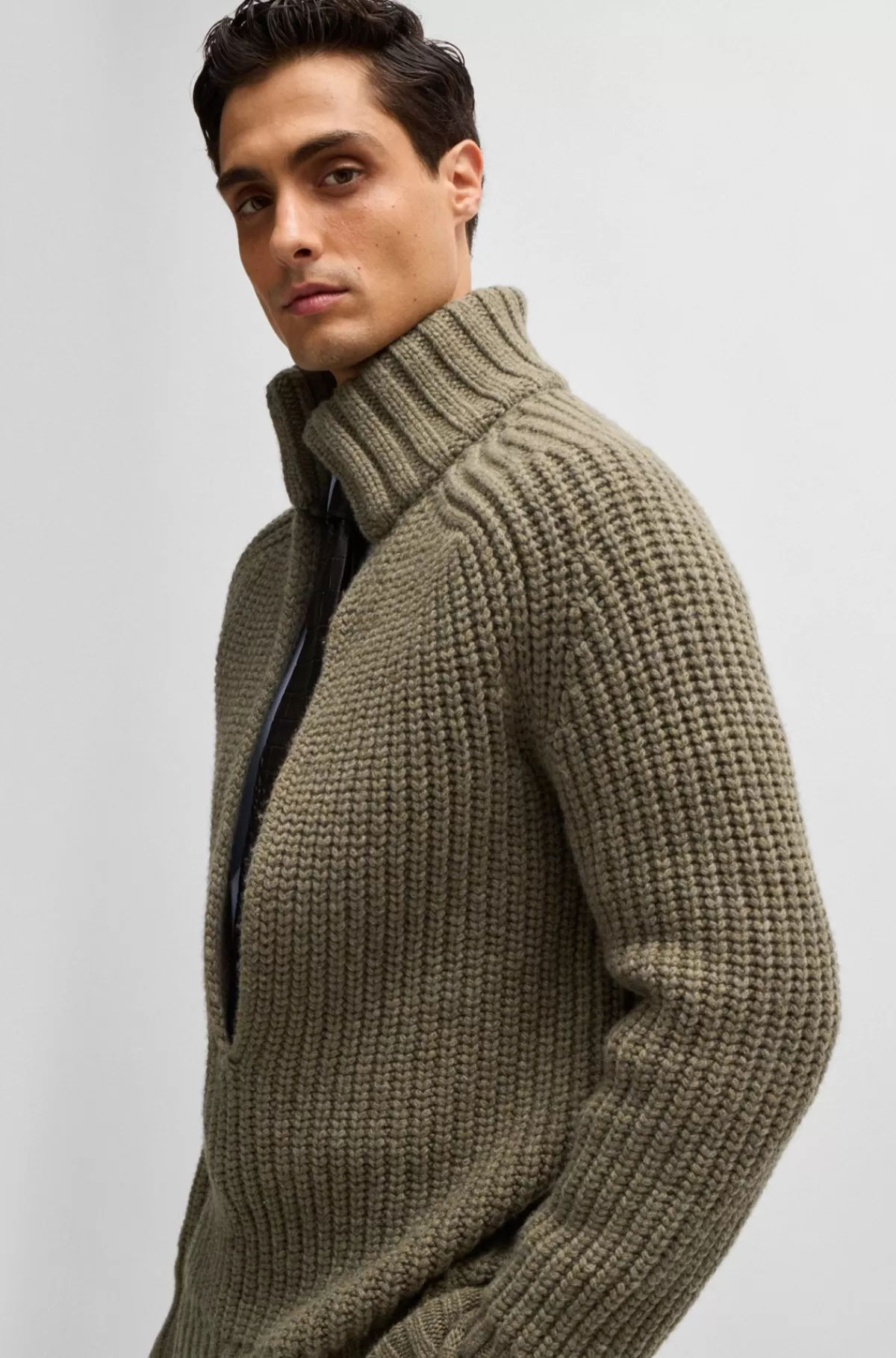 HUGO BOSS Sweater I Struktureret Uld Med En Dyb V-hals Kaki Fashion
