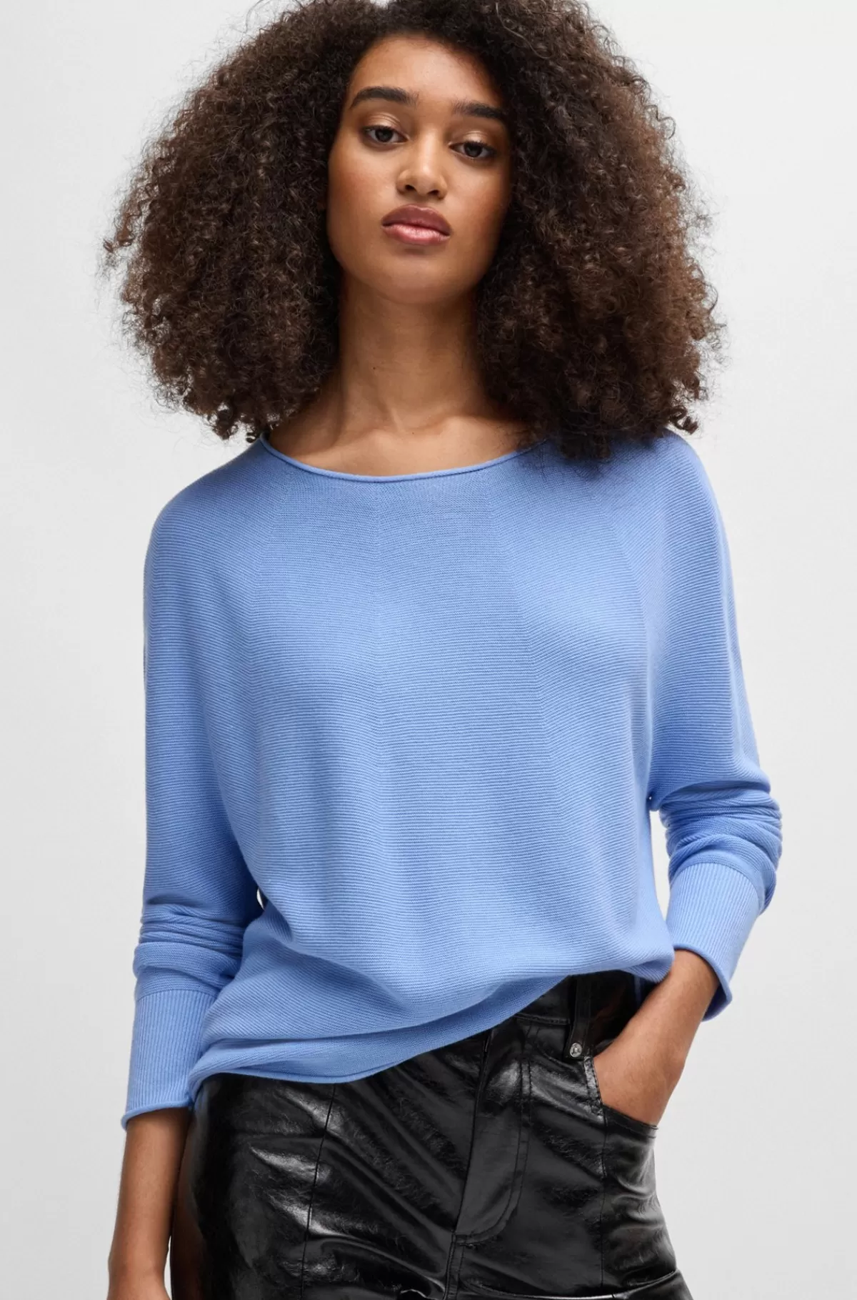 HUGO BOSS Sweater Med Bred Halsudskæring Og Rullekanter På Krop Og ærmer Lyseblå New