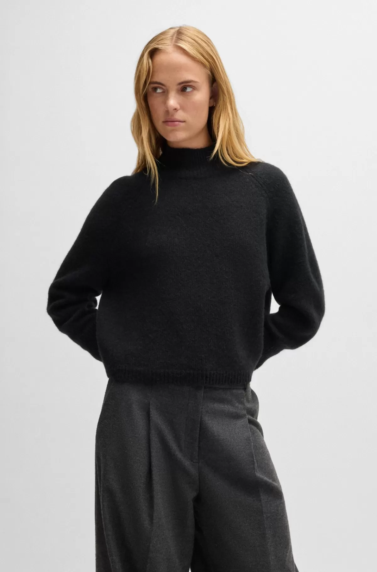 HUGO BOSS Sweater Med Kort Og Relaxed Fit I Uldblanding Sort Clearance
