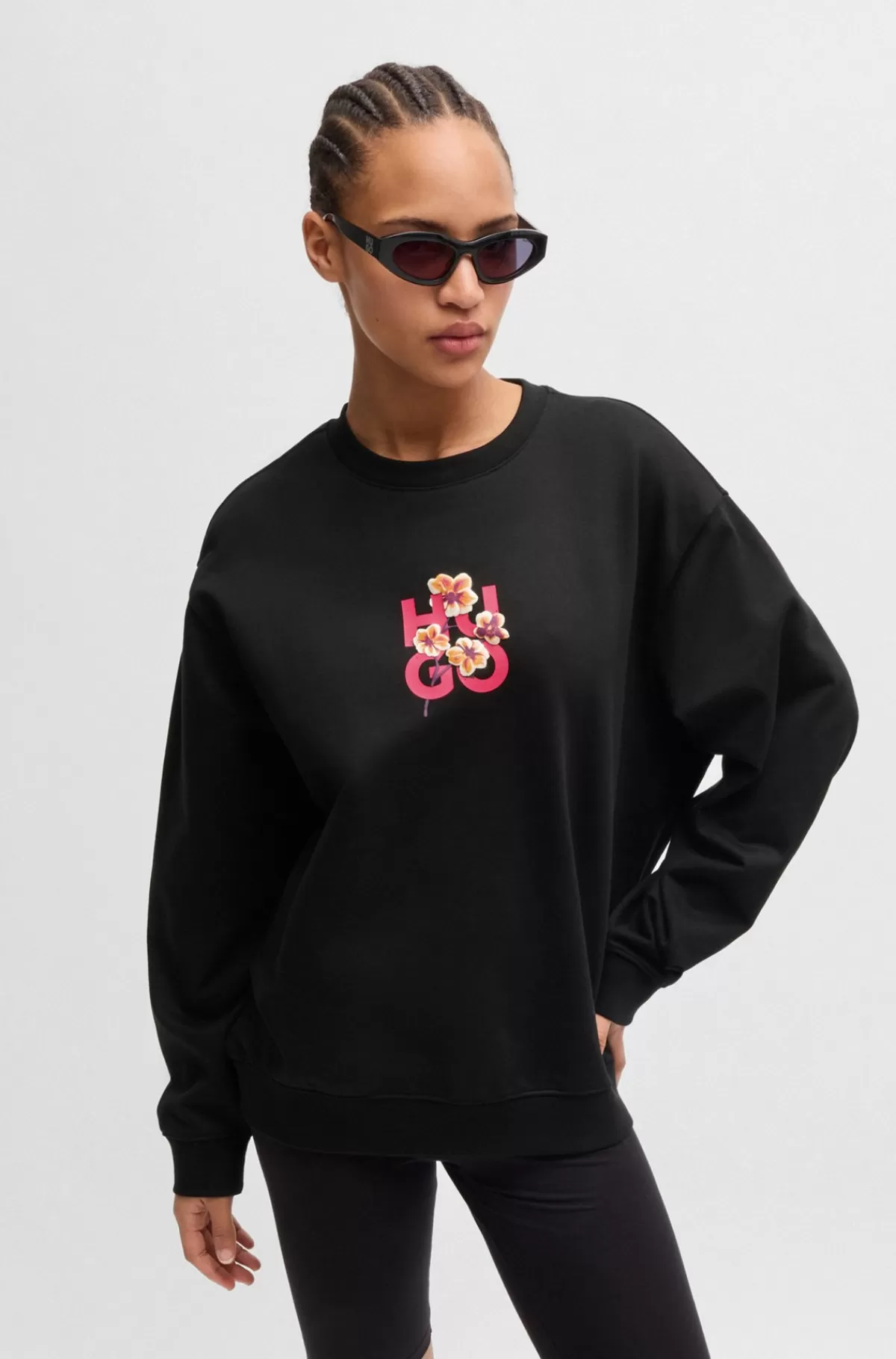 HUGO BOSS Sweatshirt I Sweatkvalitet Af Bomuld Med Stablet Logo Og Blomster Sort Discount