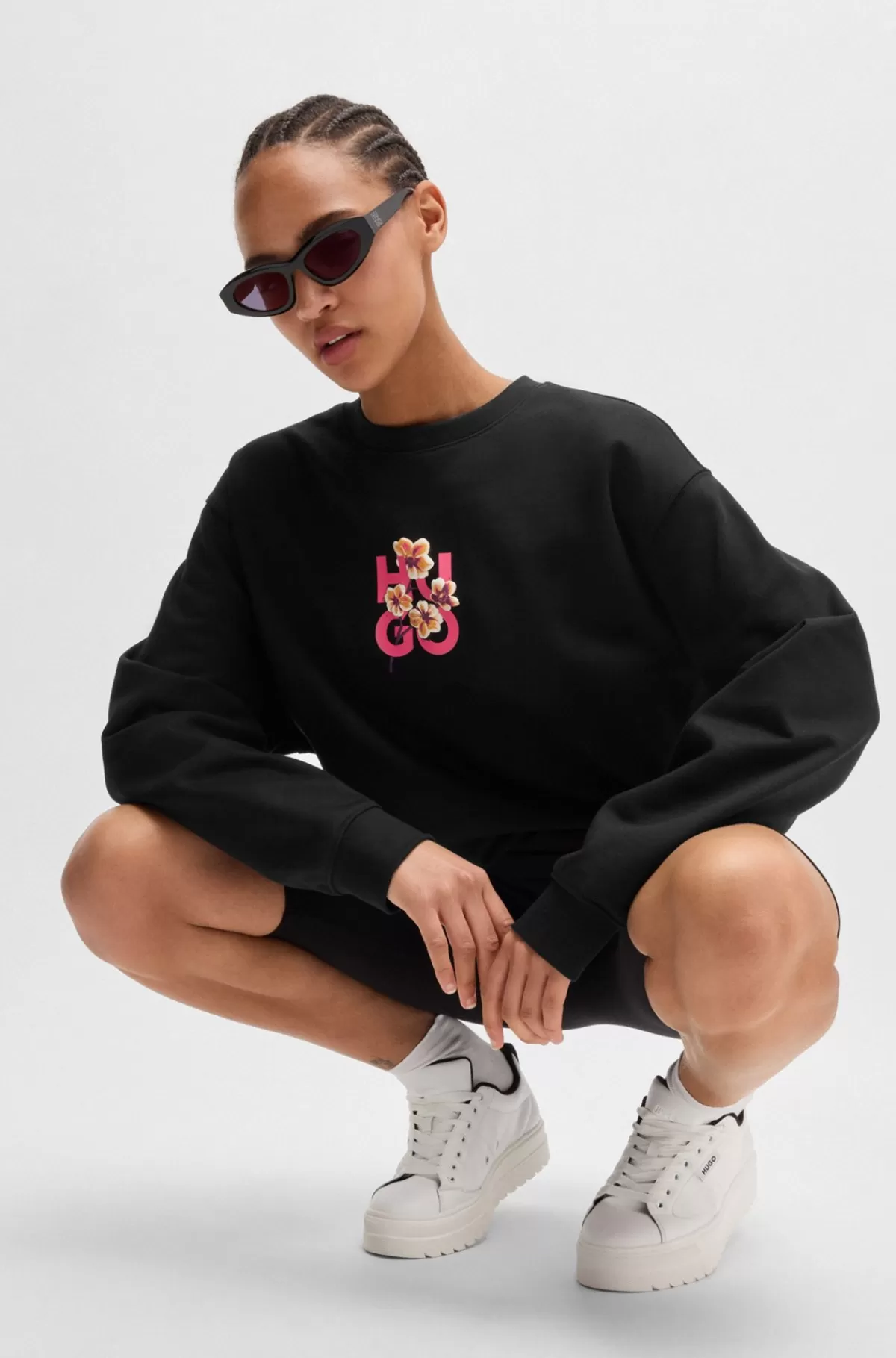 HUGO BOSS Sweatshirt I Sweatkvalitet Af Bomuld Med Stablet Logo Og Blomster Sort Discount