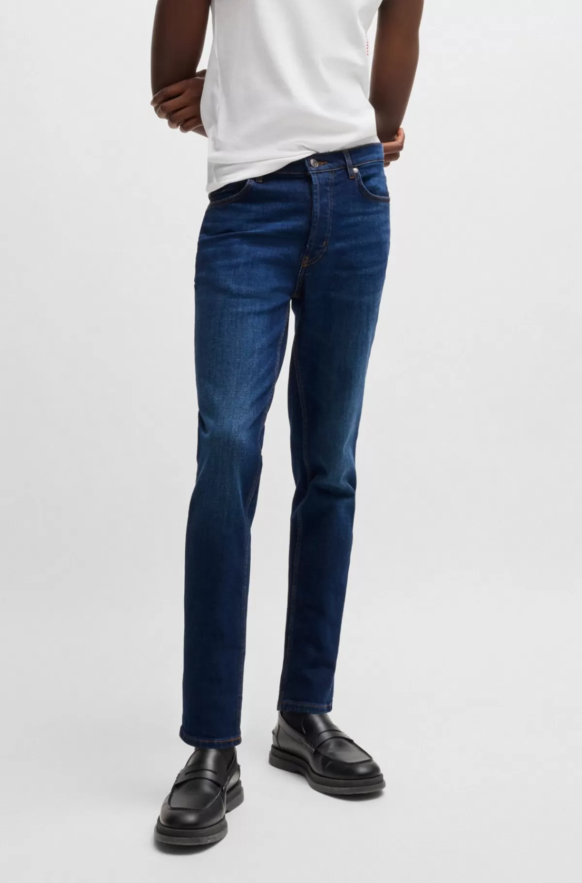 HUGO BOSS Tapered Fit Jeans I Blå Behagelig Denim Med Stræk Mørkeblå Fashion