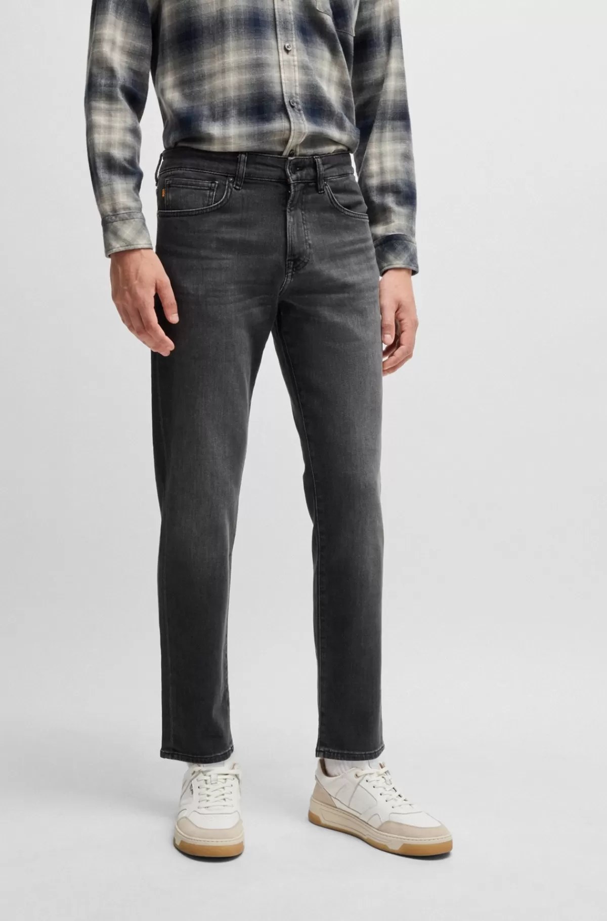 HUGO BOSS Tapered Fit Jeans I Sort Denim Med Behageligt Stræk Mørkegrå Fashion