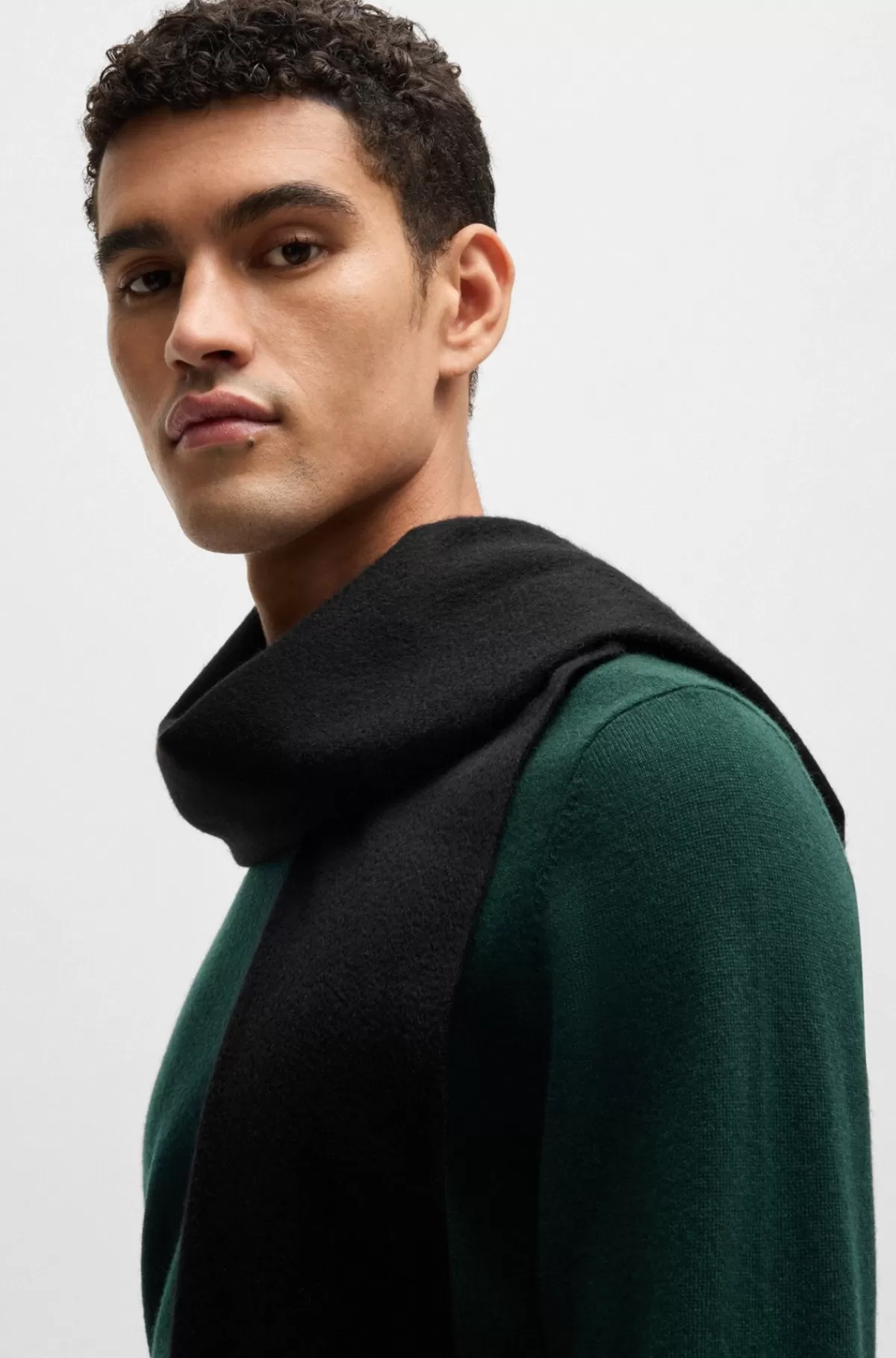 HUGO BOSS Tørklæde I Ren Italiensk Kashmir Med Frynser Og Broderet Logo Sort Sale
