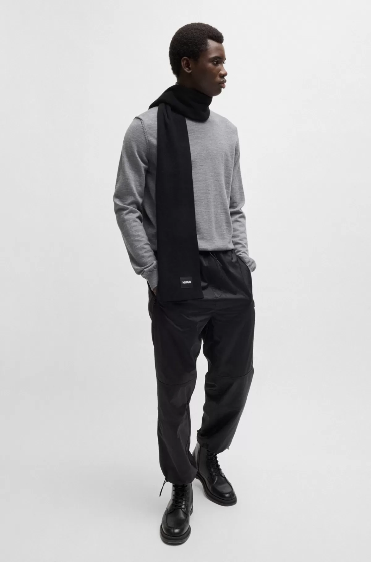 HUGO BOSS Tørklæde I Strikket Bomuld Med Logomærkater Sort Best Sale