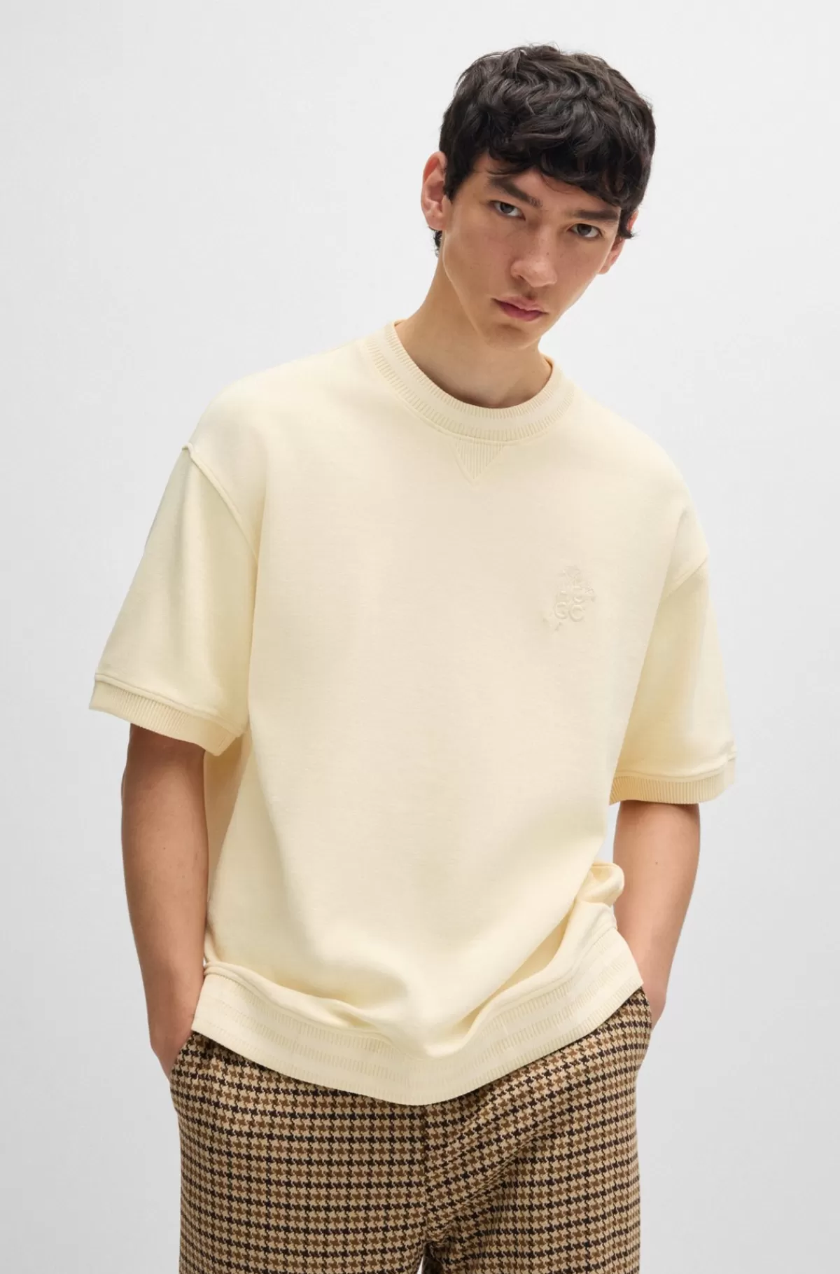 HUGO BOSS T-shirt I Strækbomuld Med Stablet Logo Og Ribbede Manchetter Lys beige Fashion