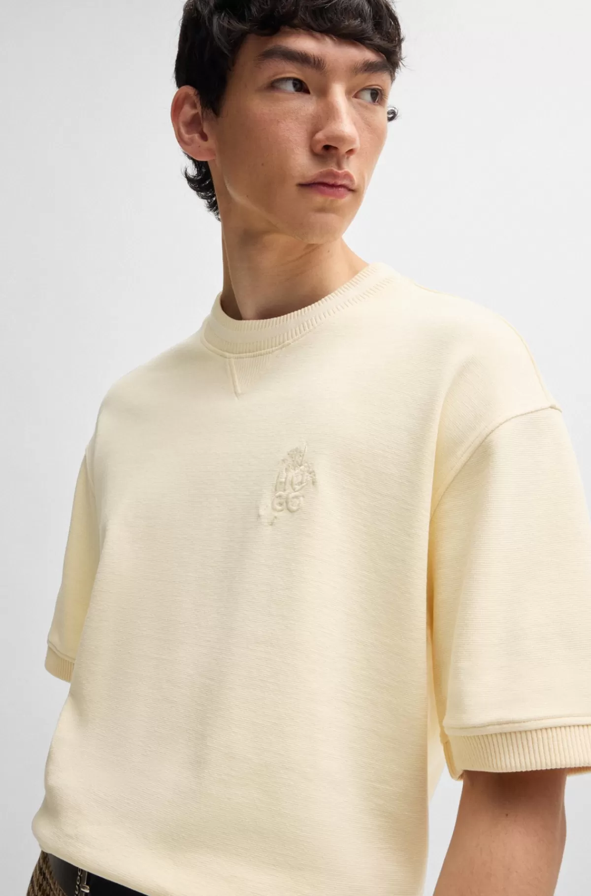 HUGO BOSS T-shirt I Strækbomuld Med Stablet Logo Og Ribbede Manchetter Lys beige Fashion