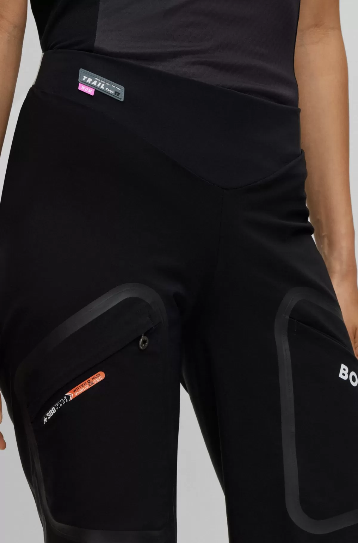 HUGO BOSS Vandskyende Cargoshort Med Reflekterende Detaljer Fra BOSS X ASSOS Sort Clearance