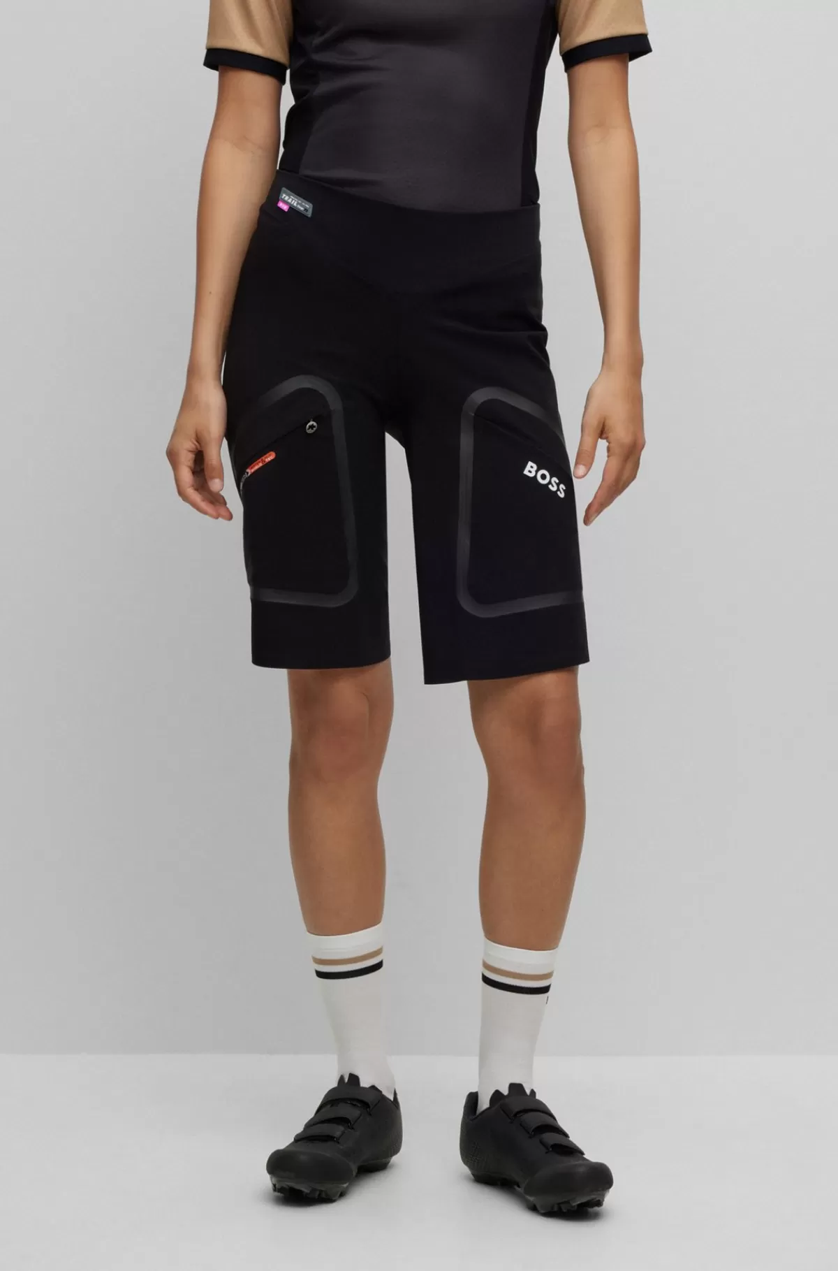 HUGO BOSS Vandskyende Cargoshort Med Reflekterende Detaljer Fra BOSS X ASSOS Sort Clearance